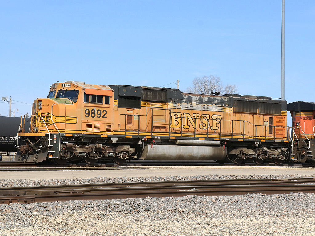 BNSF 9892